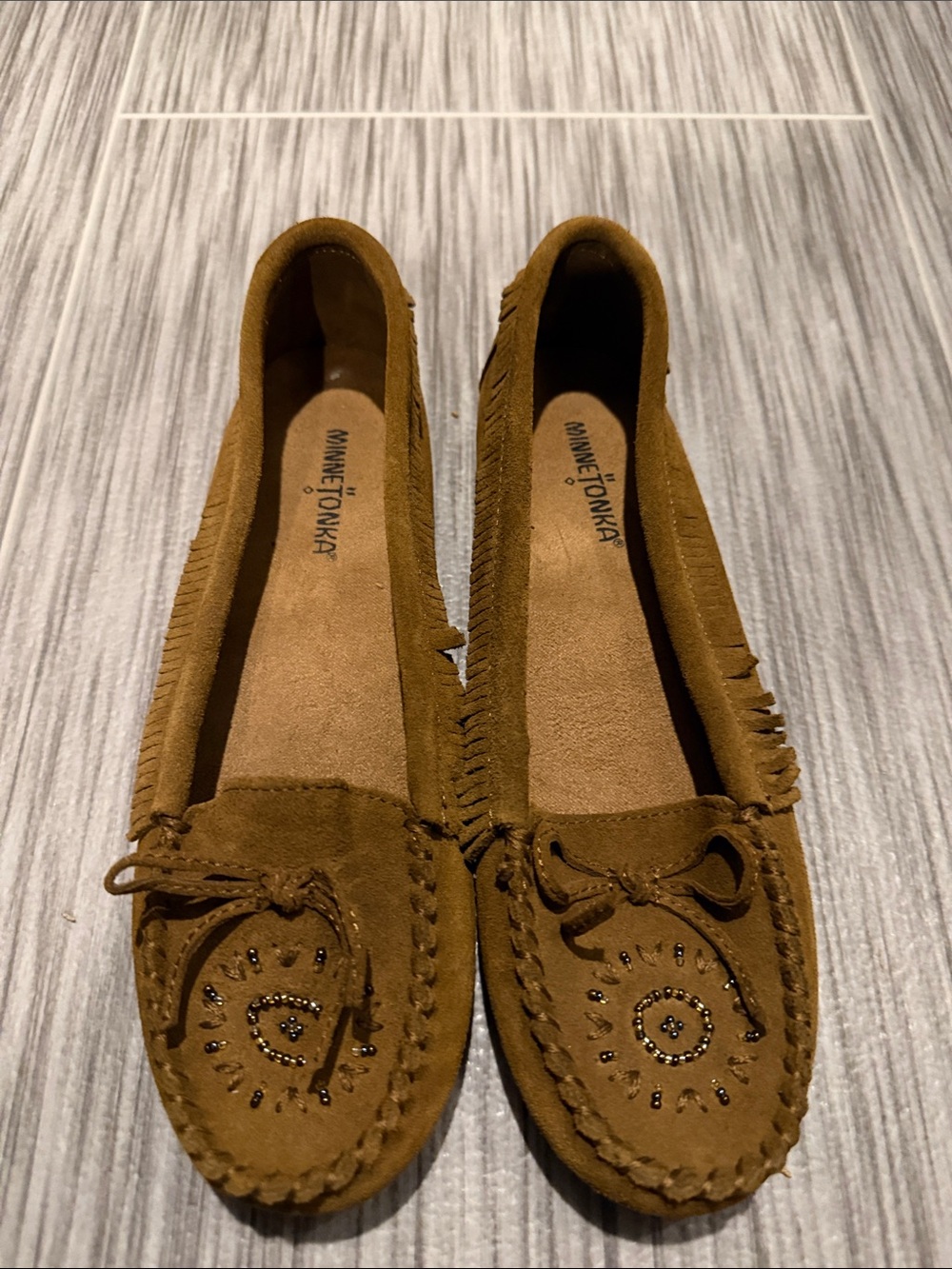 Minnetonka Women's Tan Suede Beaded Fringe Moccasins sz 8.5